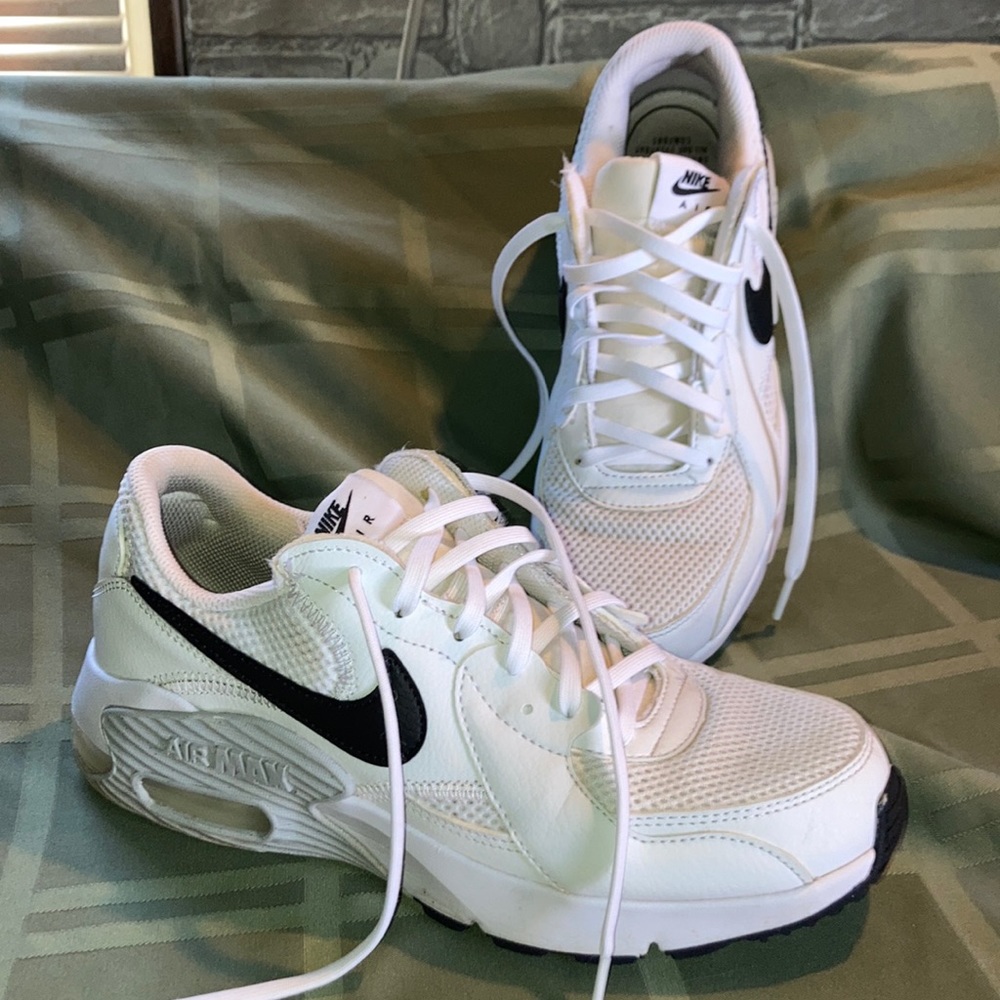 NIKE AIR MAX
